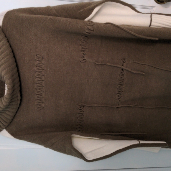 Mystree Size Large Tan and White Acrylic Nylon Sweater with Cowl Neck - Picture 5 of 5